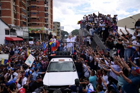 FILE PHOTO: Venezuelan opposition presidential candidate Edmundo Gonzalez and Venezuelan opposition leader Maria Corina Machado participate in a presidential election campaign rally in Valencia, Carabobo State, Venezuela July 13, 2024. REUTERS/Gaby Oraa/File Photo