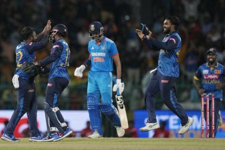 Sri Lanka captain Charith Asalanka (L) celebrates the wicket of Axar Patel during the tied ODI. Photo: AP PHOTO
