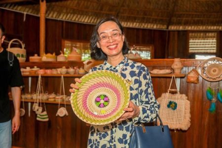 Chinese Ambassador Guo Haiyan displaying one of the local craft items (DPI photo)
