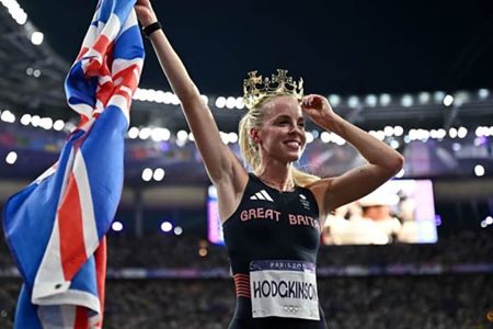 Keely Hodgkinson   celebrates (Reuters photo)