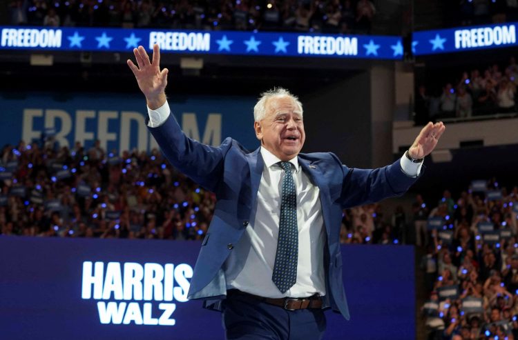 Democratic vice presidential candidate Minnesota Governor Tim Walz gestures at a campaign rally in Milwaukee, Wisconsin, U.S., August 20, 2024. REUTERS/Kevin Lamarque