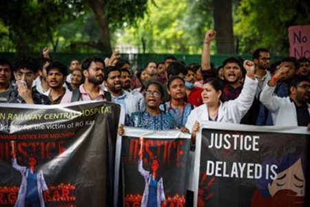 Doctors shout slogans during a protest demanding justice following the rape and murder of a trainee medic at a hospital in Kolkata, in New Delhi, India, August 19, 2024.