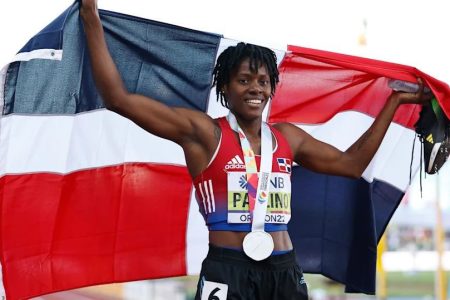 Marileidy Paulino of the Dominican Republic won gold in the women’s 400 metres in a new meet record.