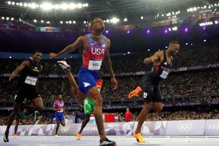 Quincy Hall (centre) of USA wins the men’s 400m crown with a dramatic late surge (World Athletics photo)