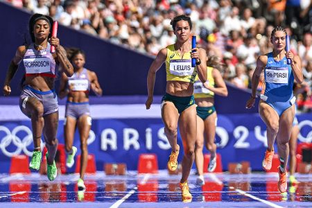 Sha'Carri Richardson (left) of the USA anchored
the women's 4x100m unit to victory in the semifinal round.