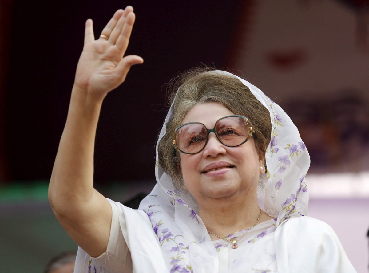 FILE PHOTO: Bangladesh Nationalist Party (BNP) Chairperson Begum Khaleda Zia waves to activists as she arrives for a rally in Dhaka in this file picture taken January 20, 2014. REUTERS/Andrew Biraj/File Photo