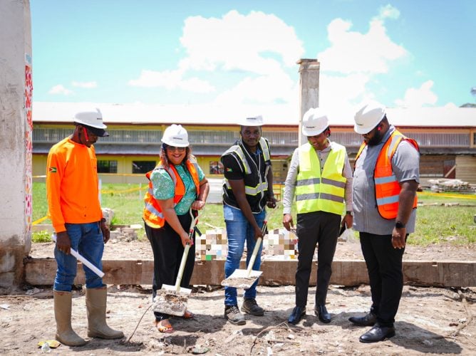 The turning of the sod (Ministry of Education photo)