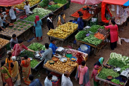 FILE PHOTO: Customers buy fruits and vegetables at an open air evening market in Ahmedabad, India, August 21, 2023. REUTERS/Amit Dave/File Photo