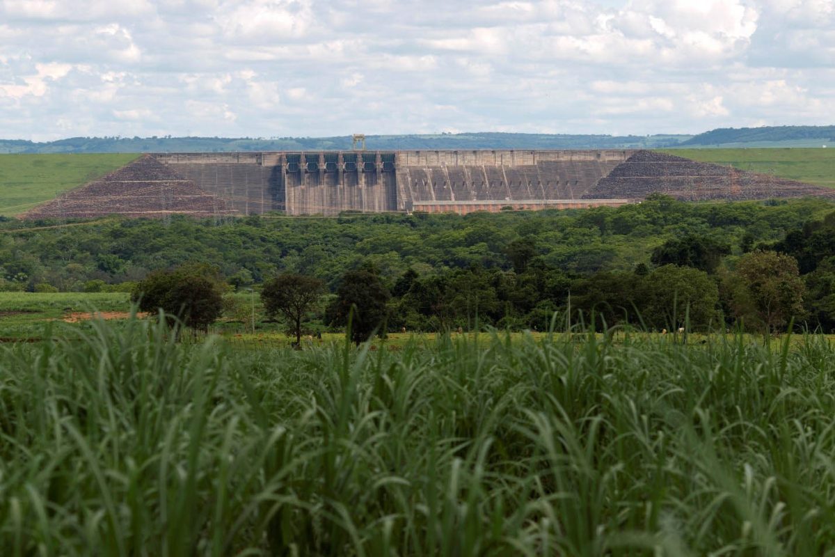 A view of a hydroelectric dam in Brazil, January 9, 2013. REUTERS/Ueslei Marcelino/File Photo