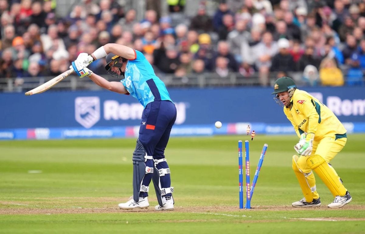 Jamie Smith is bowled by Glenn Maxwell for 6 (ESPN Cricinfo Photo).
