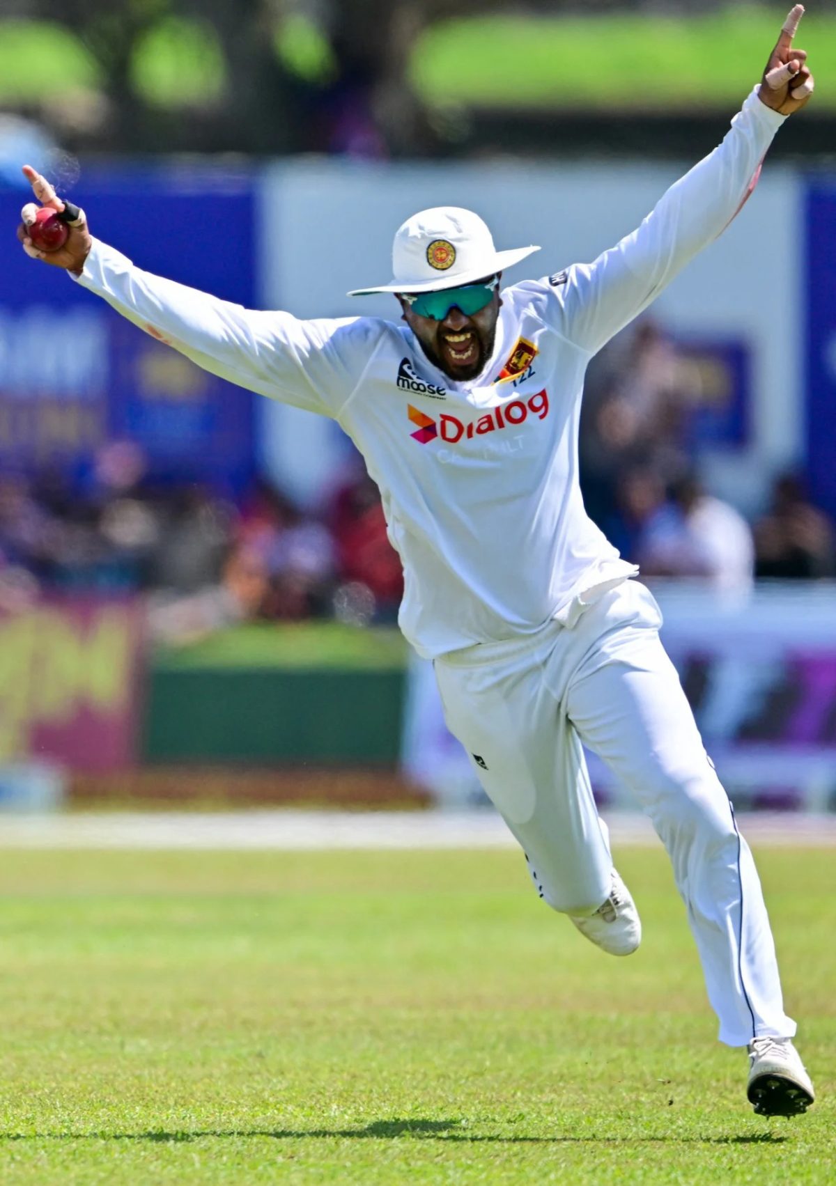 Dinesh Chandimal celebrates after taking a sharp catch to dismiss Devon Conway for 61 (ESPN Cricinfo Photo)
