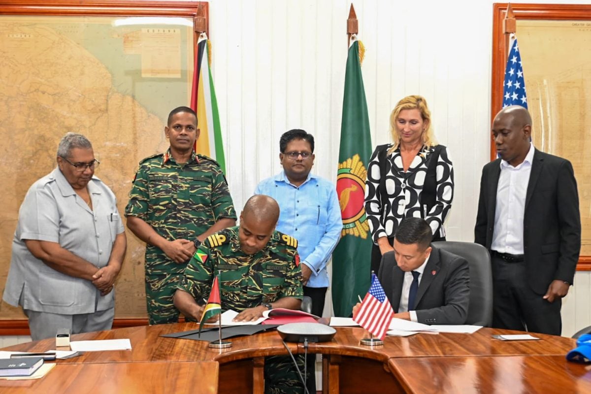 The signing of the deal (Ministry of Finance photo)
