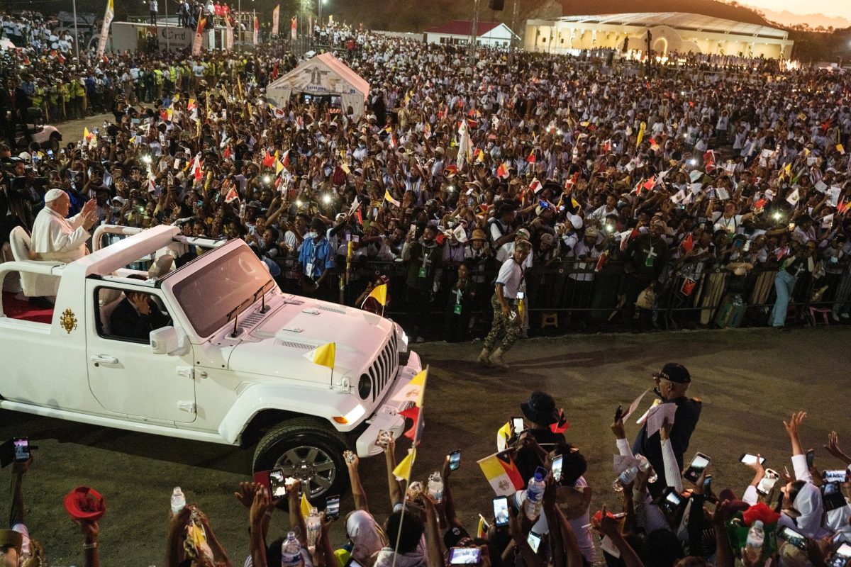 Pope Francis gestures to the Catholic faithful after leading holy mass at the Esplanade of Tasitolu in Dili, East Timor, on September 10, 2024.  YASUYOSHI CHIBA/Pool via REUTERS