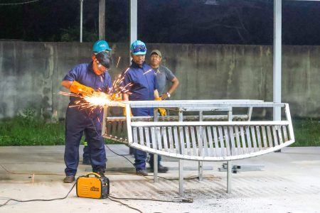 The benches being constructed (Ministry of Labour photo)