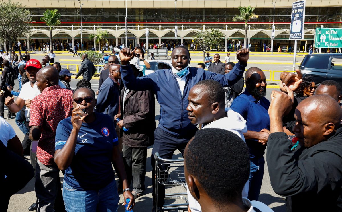 Airport workers chant slogans during a strike by Kenya airports union workers to protest against a proposed deal for India's Adani Group ADEL.NS, to lease Jomo Kenyatta International Airport (JKIA) for 30 years, in Nairobi, Kenya September 11, 2024. REUTERS/Thomas Mukoya