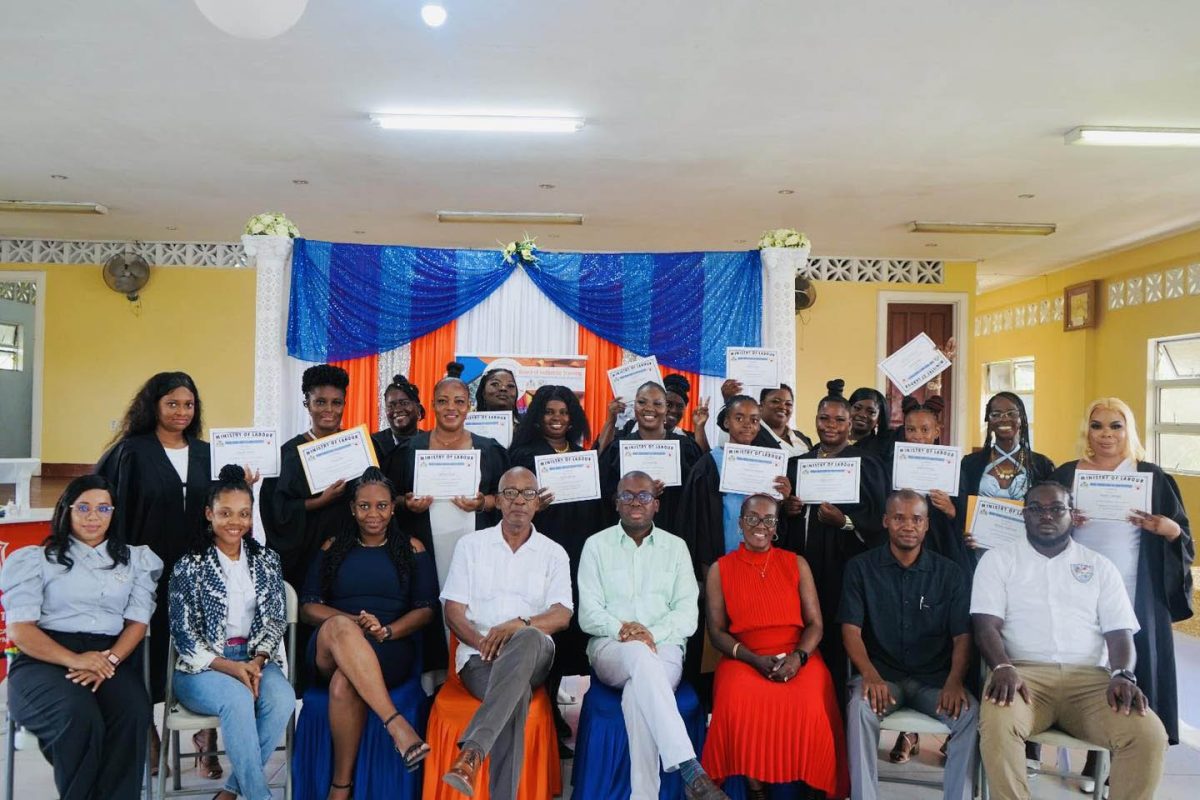 Some of the graduates (Ministry of Labour photo)