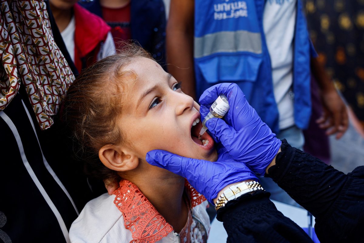 FILE PHOTO: A Palestinian girl is vaccinated against polio, amid the Israel-Hamas conflict, in Khan Younis in the the southern Gaza Strip, September 5, 2024. REUTERS/Mohammed Salem/File Photo