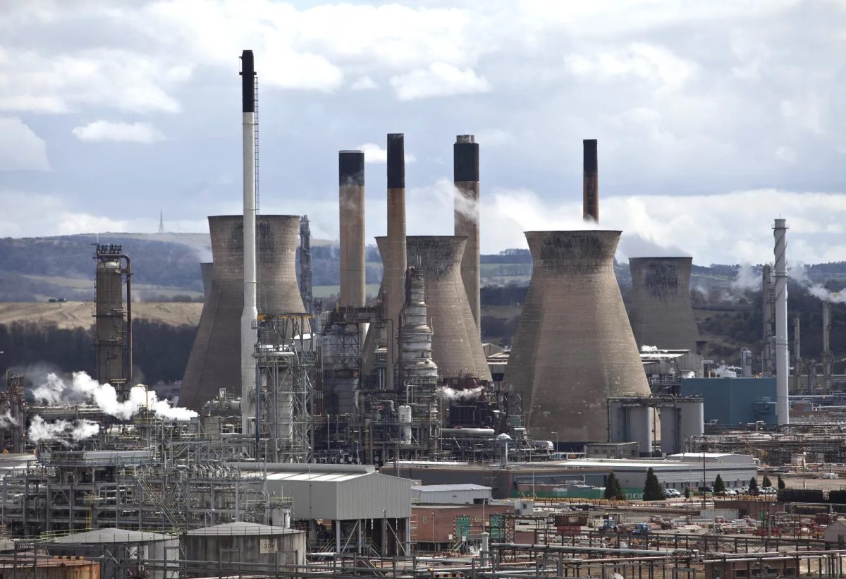 The refinery (Bloomberg photo)