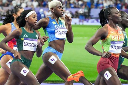 Shafiqua Maloney of St Vincent (centre) competing in the women’s 800 metres at the Paris Olympics