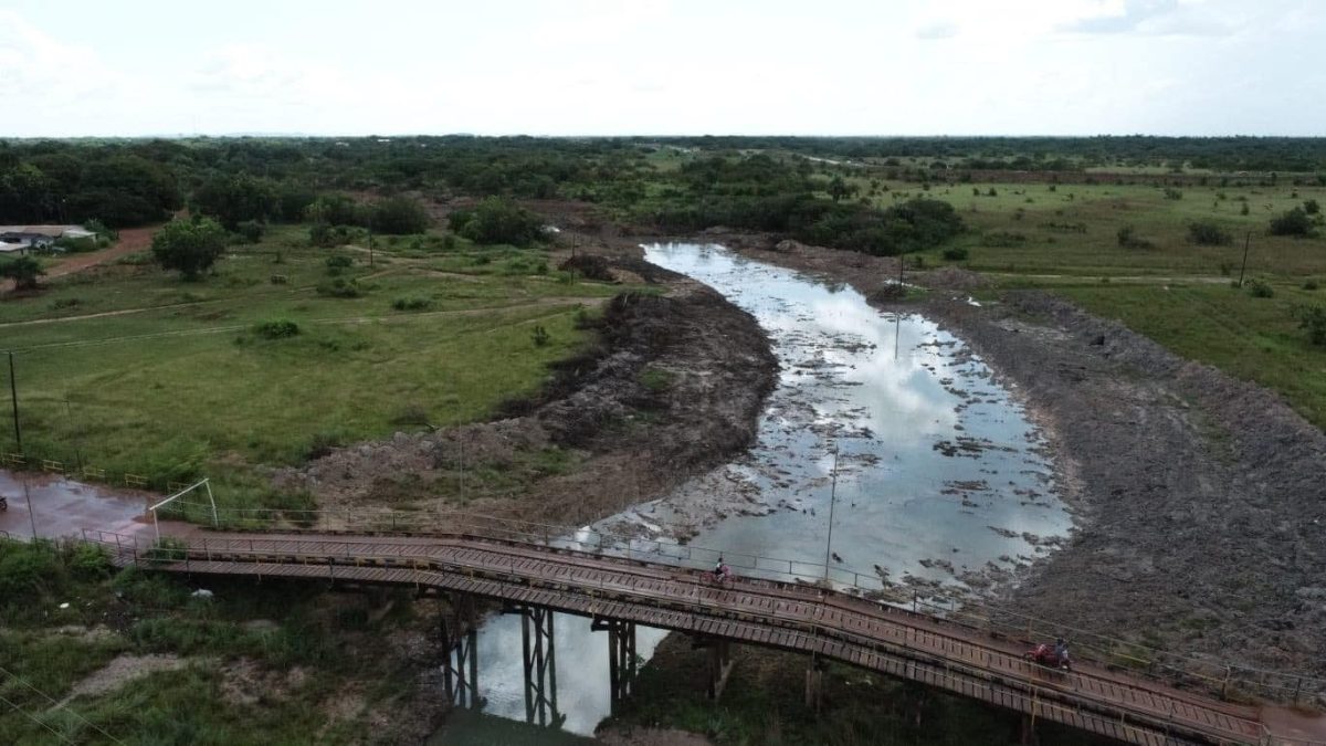 To mitigate flooding of Lethem, the Ministry of Agriculture through the National Drainage and Irrigation Authority partnered with the council of Region 9 and the Lethem Town Council to undertake dredging of the  Tabatinga Creek. A release from the Ministry of Agriculture said that the project is ongoing and will benefit crops and livestock farmers as well as residents. (Ministry of Agriculture photo)
