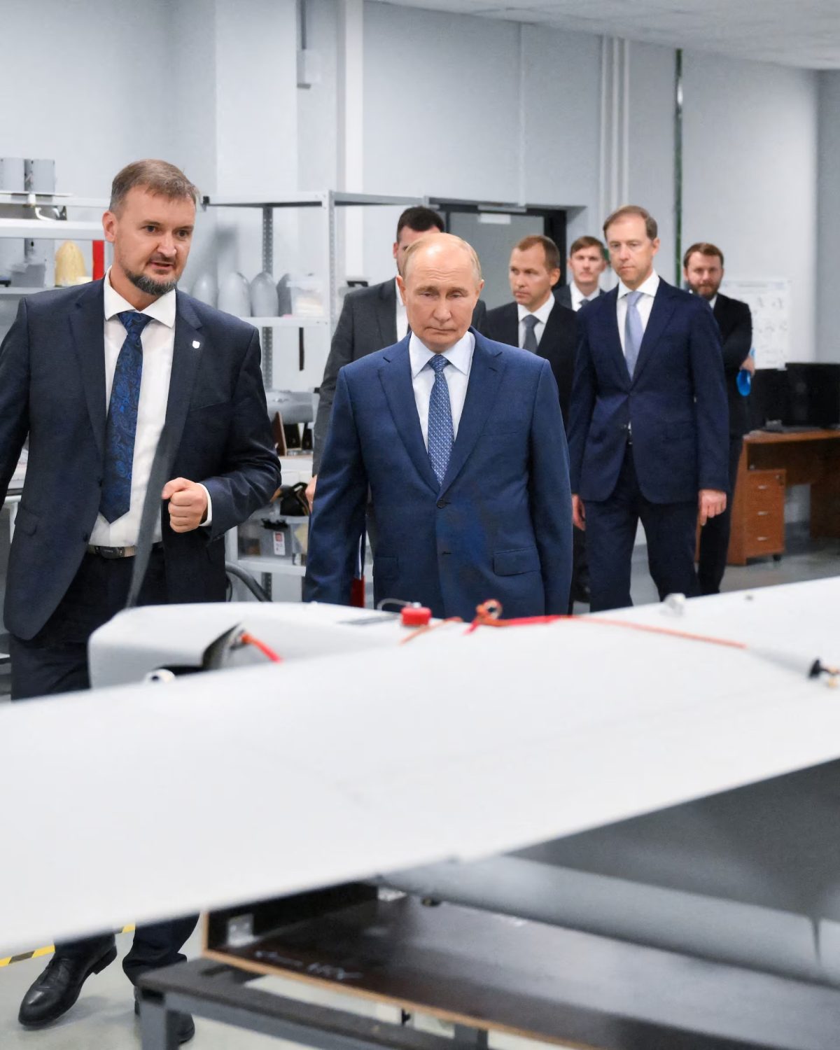 Russia’s President Vladimir Putin visits a drone production facility of the the Special Technology Centre in Saint Petersburg, Russia September 19, 2024. Sputnik/Grigory Sysoyev/Kremlin via REUTERS 