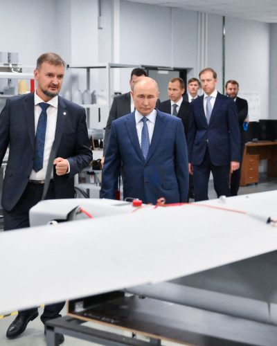 Russia's President Vladimir Putin visits a drone production facility of the the Special Technology Centre in Saint Petersburg, Russia September 19, 2024. Sputnik/Grigory Sysoyev/Kremlin via REUTERS 