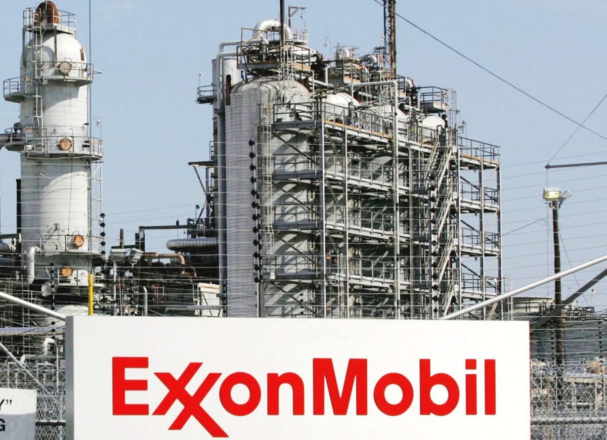 A view of the Exxon Mobil refinery in Baytown, Texas September 15, 2008. REUTERS/Jessica Rinaldi/File Photo  