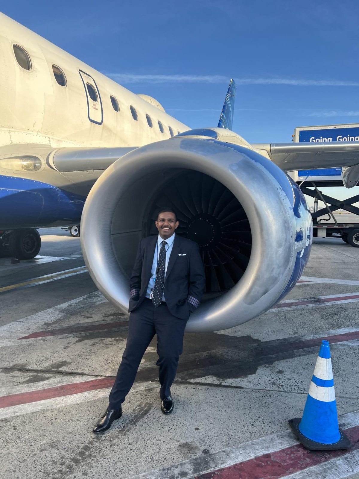 Antonio Prittipal with the JetBlue plane