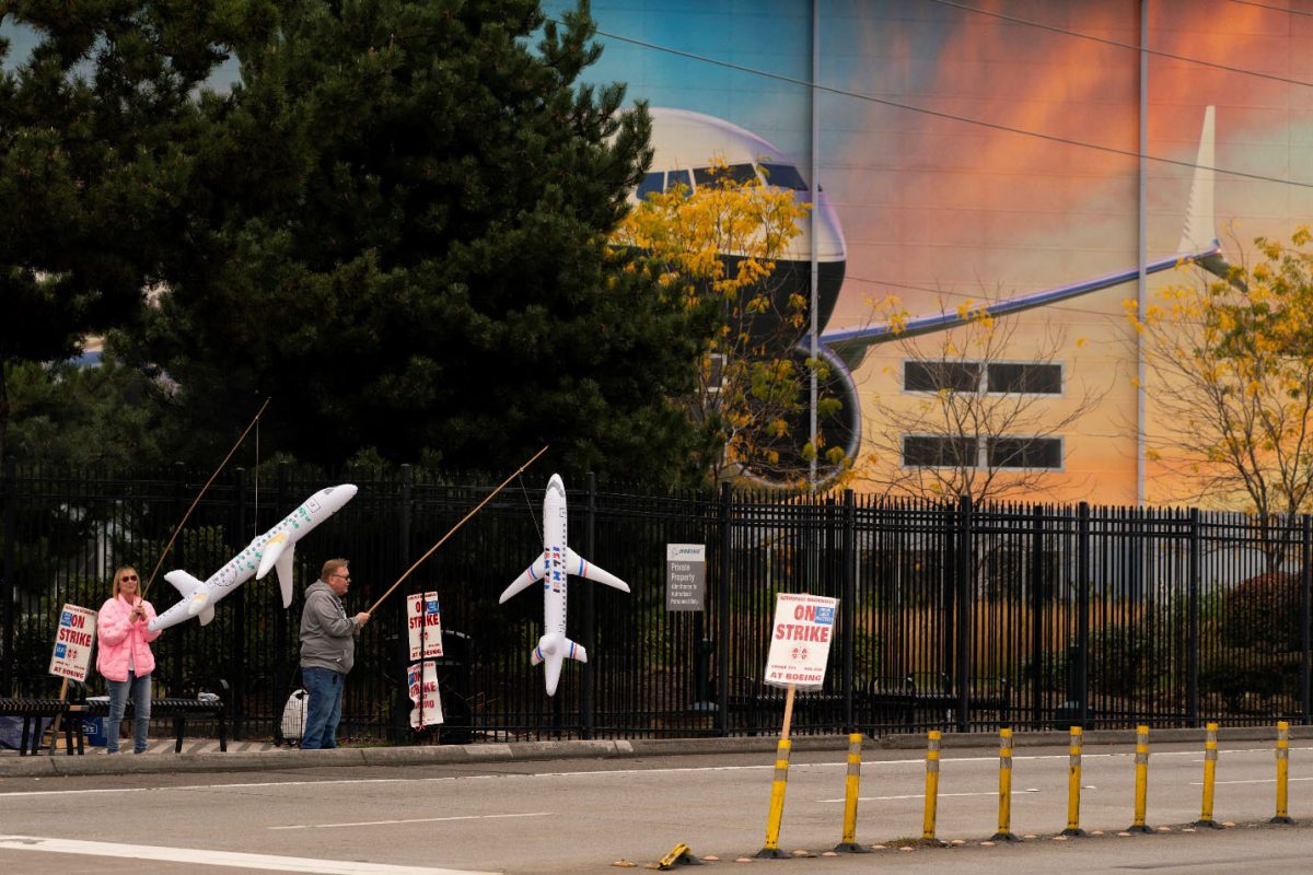 Boeing workers Maria Hamshaw and Tim Mattingly, who are siblings, hold inflatable airplanes on a picket line near the entrance to a Boeing production facility in Renton, Washington, U.S. October 11, 2024. REUTERS/David Ryder