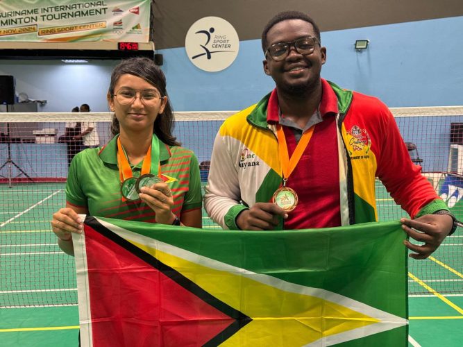 Priyanna Ramdhani (left) and Akili Haynes posed for a photo with their Mixed Doubles bronze medals at the Suriname International in Paramaribo