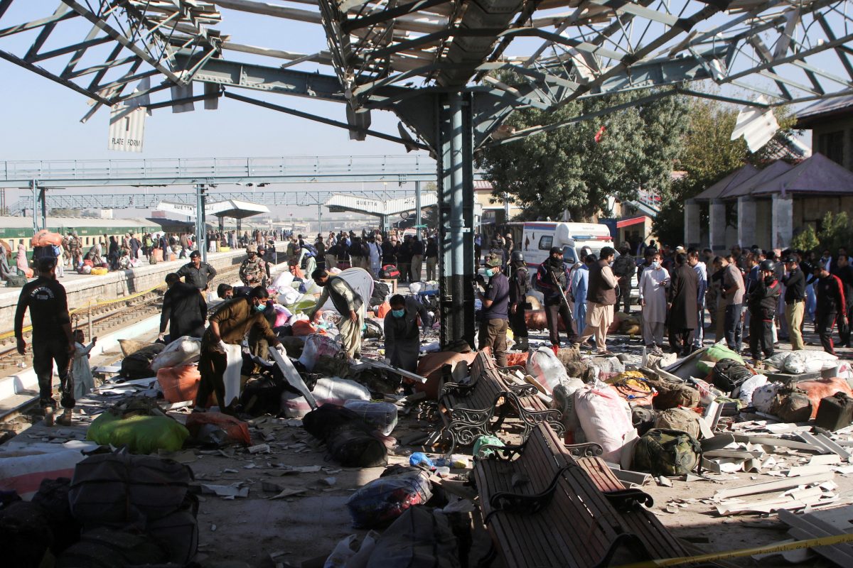 Police officers and people gather at the site amid the debris after a bomb blast at a railway station in Quetta, Pakistan November 9, 2024. REUTERS/Naseer Ahmed