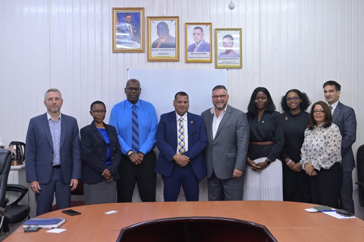 The Guyana and Canadian teams (Ministry of Housing photo)