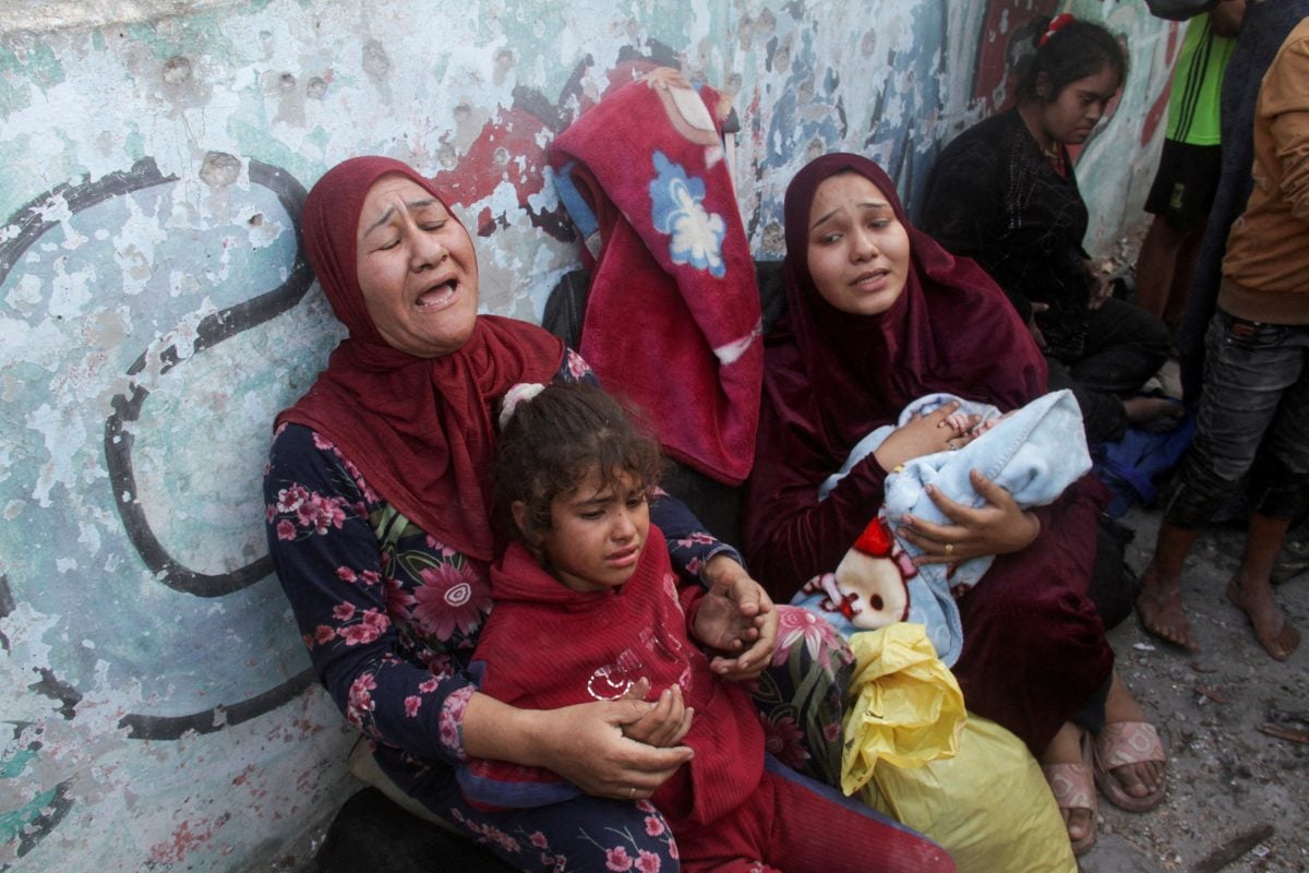 FILE PHOTO: Palestinians react after a school sheltering displaced people was hit by an Israeli strike, at Beach camp in Gaza City November 7, 2024. REUTERS/Mahmoud Issa/File Photo