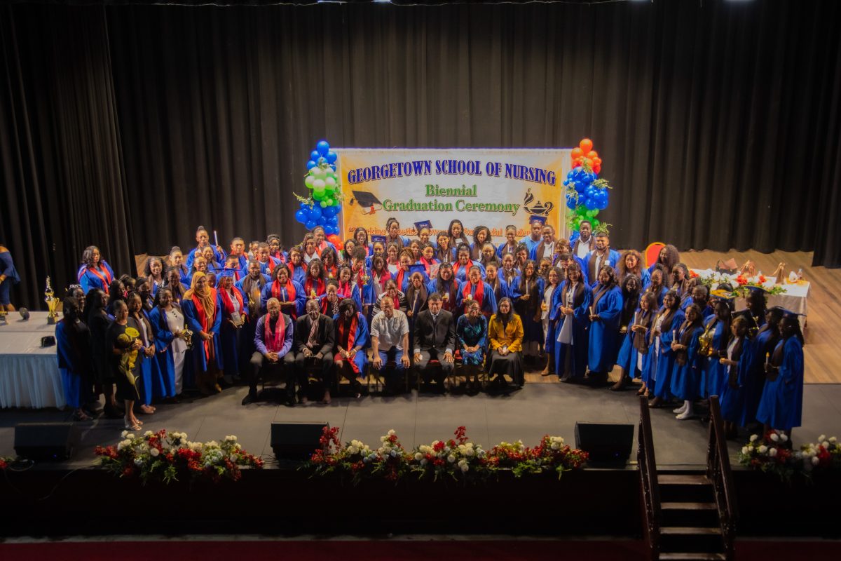 The graduates and ministry officials (Ministry of Health photo)
