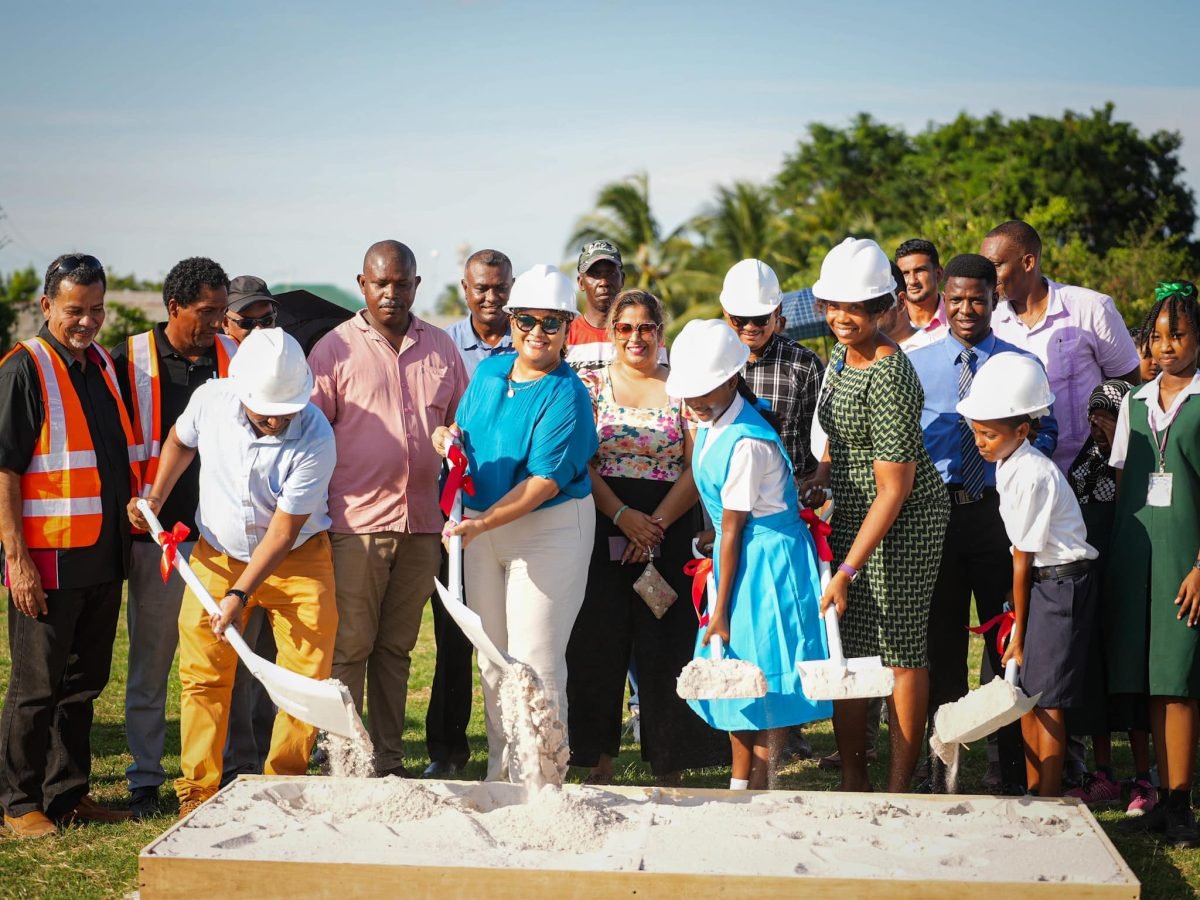 The sod-turning ceremony (Ministry of Education photo)