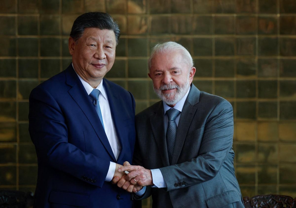 Brazil’s President Luiz Inacio Lula da Silva and China’s President Xi Jinping shake hands as they sign bilateral agreements, in Brasilia, Brazil November 20, 2024. REUTERS/Adriano Machado 