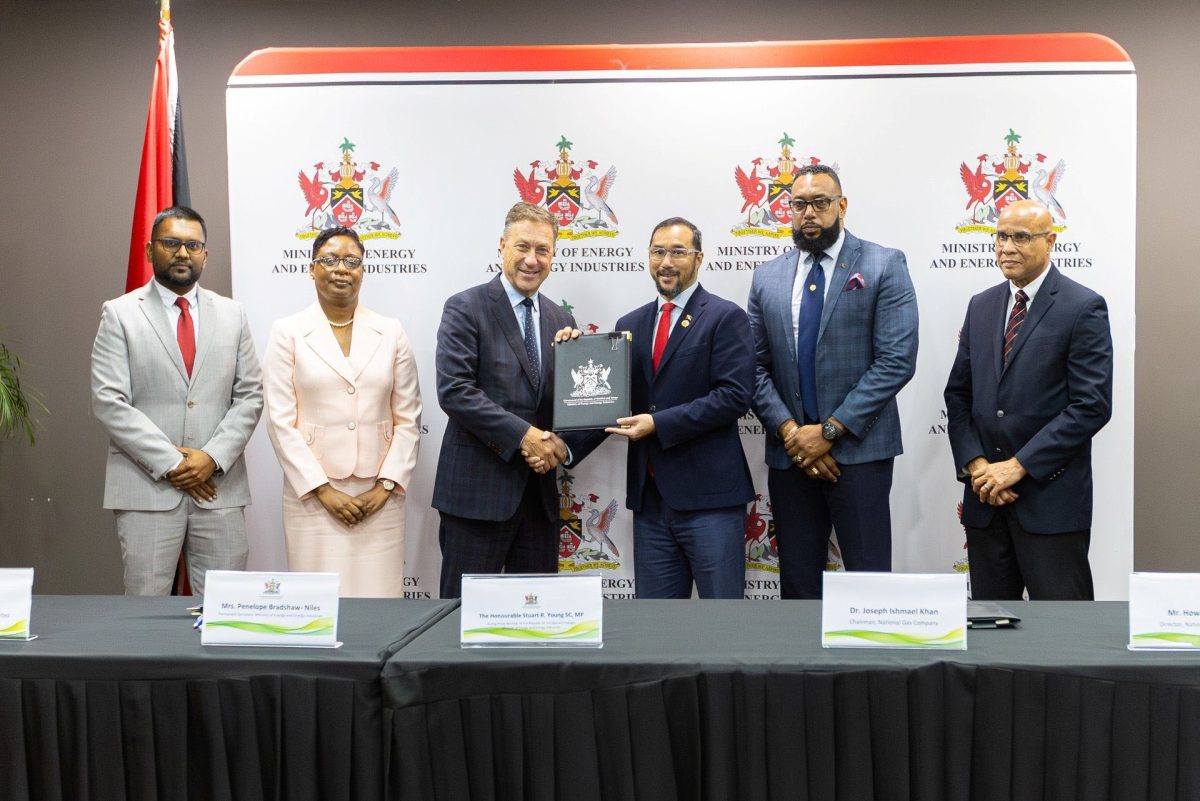 L to R – Joseph Pancham, Director, Primera Oil and Gas Limited; Penelope Bradshaw-Niles, Permanent Secretary, Ministry of Energy and Energy Industries; Paul Baay, Director, Primera Oil and Gas Limited; Stuart R. Young SC MP, Acting Prime Minister, Minister of Energy and Energy Industries and Minister in the Office of the Prime Minister; Dr. Joseph Khan, Chairman, National Gas Company; and Howard Dottin, Director, National Gas Company. [Image courtesy Ministry of Energy and Energy Industries]