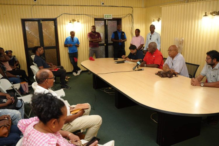 The meeting where the contracts were signed. (Ministry of Public Works photo)