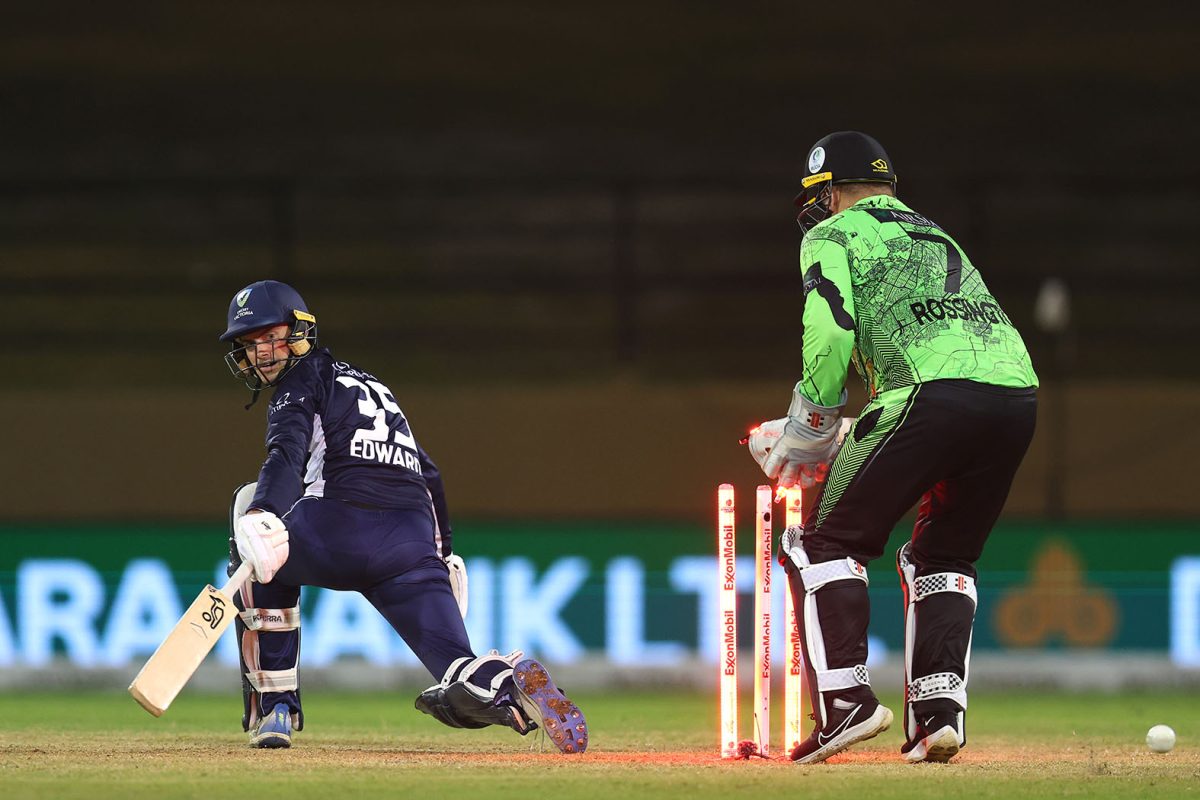 Victoria’s Scott Edwards is bowled by
Tabraiz Shamsi for 0 (GSL Photo).