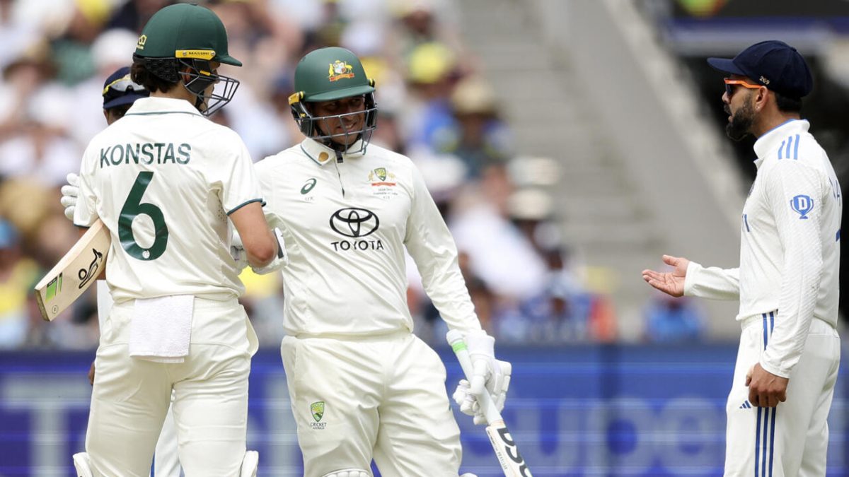 Australia's Sam Konstas (L) and India's Virat Kohli (R) bumped shoulders during the fourth Test in Melbourne © Martin KEEP / AFP