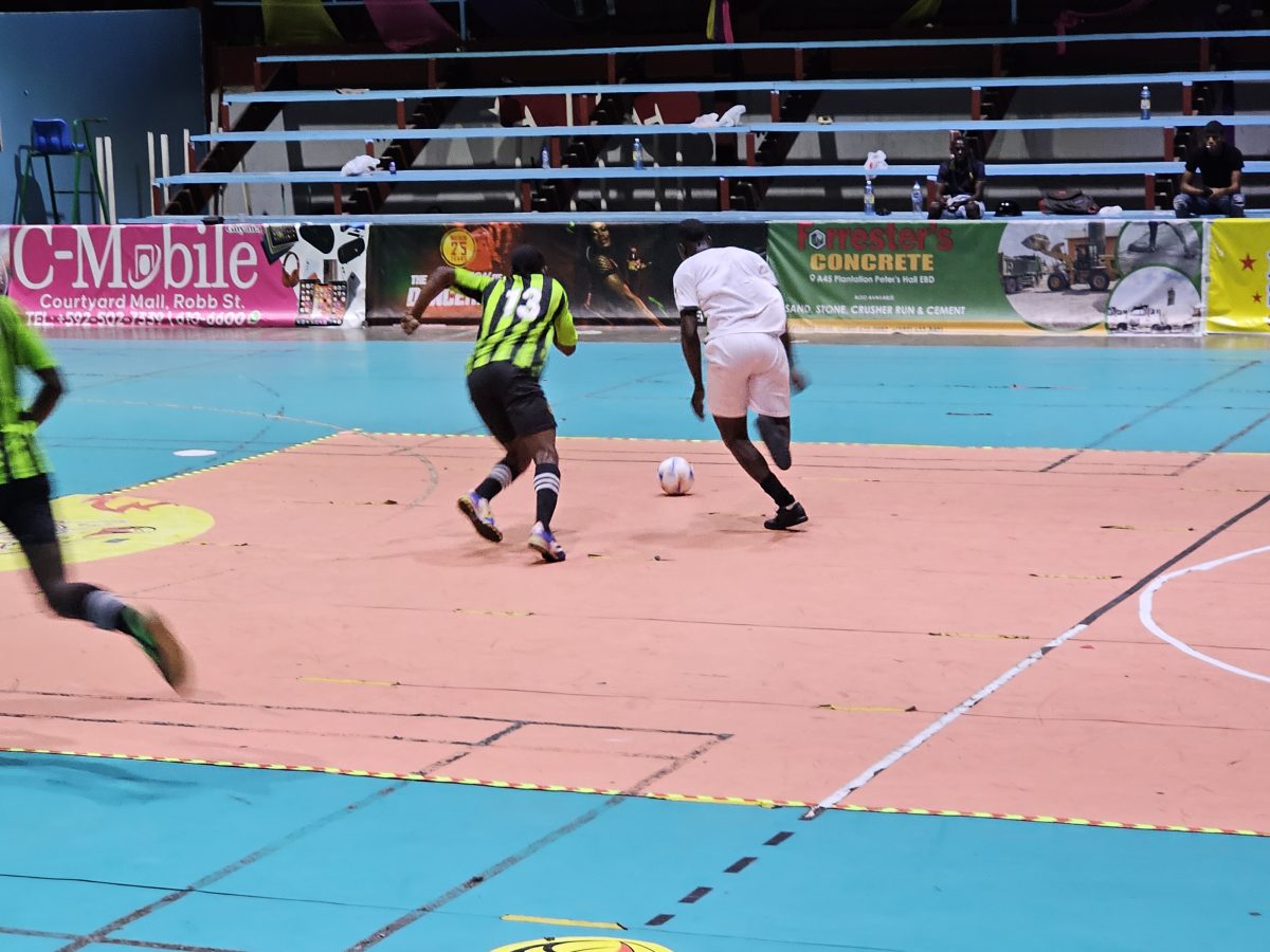 Bevney Marks (right) of Back Circle A on the attack against Vryheid’s Lust