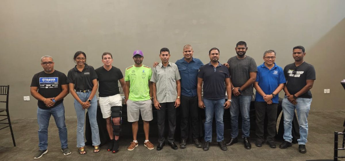 Mahendra ‘Raj’ Boodhoo (5th from right) poses alongside the newly elected executive committee of the GMR&SC following yesterday’s elections.
