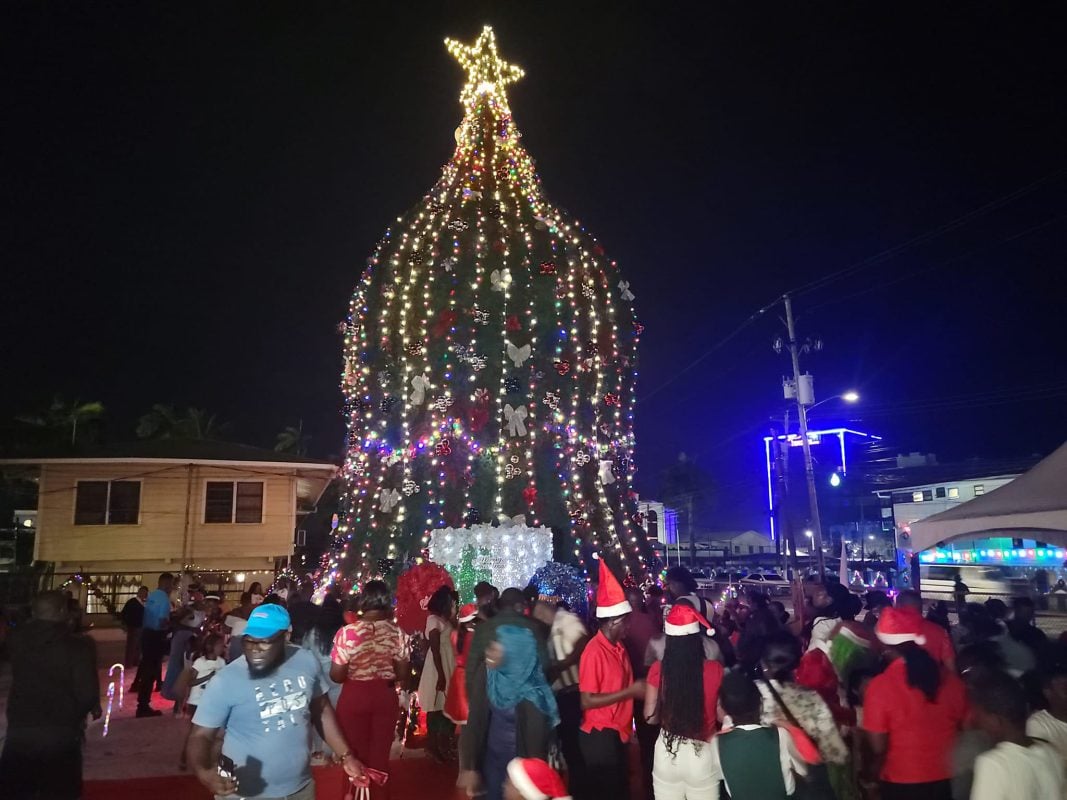 The Guyana Police Force last night officially ushered in the Christmas Season with the annual lighting up of the Christmas tree at Police Headquarters, Eve Leary. (Police photo)
