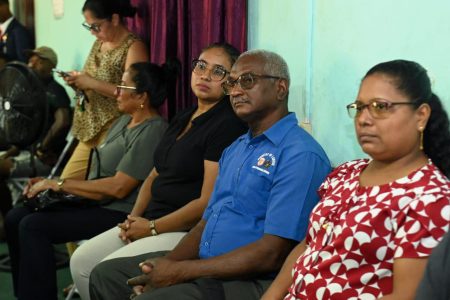 Some of those at the signing of the contracts (Department of Public Information photo)