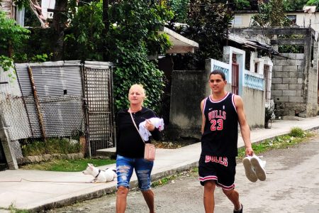 Dariel Cruz, 23, who has just been released from jail, walks down the road towards his family house in La Guinera neighbourhood, Havana, Cuba, January 15, 2025. REUTERS/David Sherwood