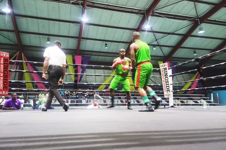 Part of the action between GDF boxers Omari Bentham and Aluko Bess (right). The latter would force Bentham to throw in the towel after the first round
of their Cruiserweight fight.