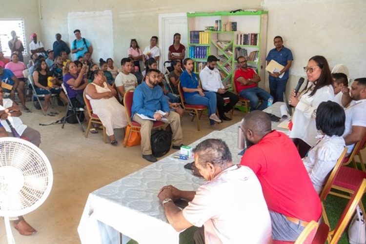 The meeting with members of the community (DPI photo)