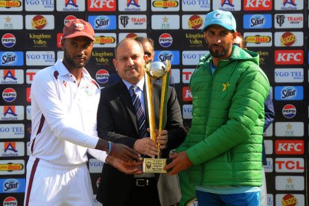 Pakistan captain Shan Masood (right) and West Indies captain Kraigg Brathwaite
(left) with the trophy after the series ended 1-1 yesterday. (Windies Cricket photo)