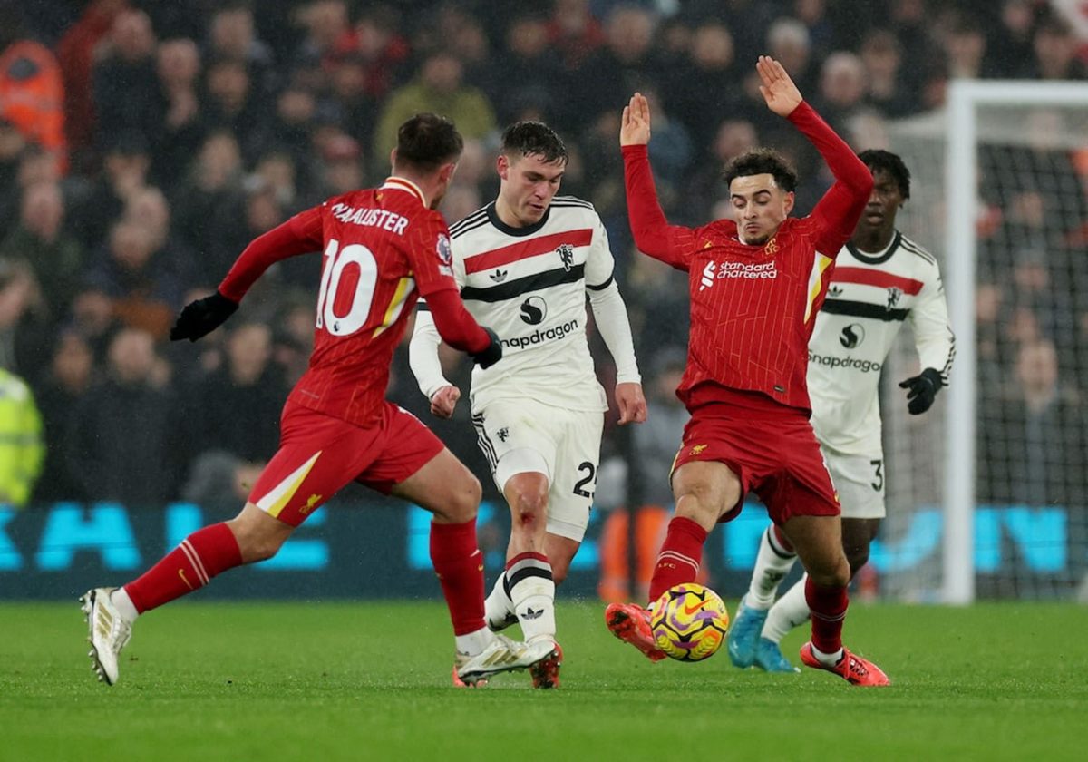 Manchester United's Manuel Ugarte in action with Liverpool's Alexis Mac Allister and Curtis Jones REUTERS/Phil Noble
