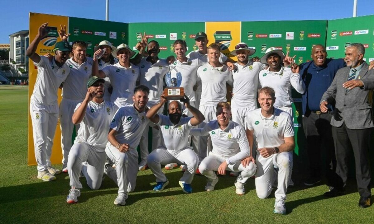 South Africa’s Temba Bavuma (C) holds up the trophy after winning the Test match series, following the fourth day of the second international Test cricket match between South Africa and Pakistan, at Newlands stadium in Cape Town, South Africa on January 6. — AFP